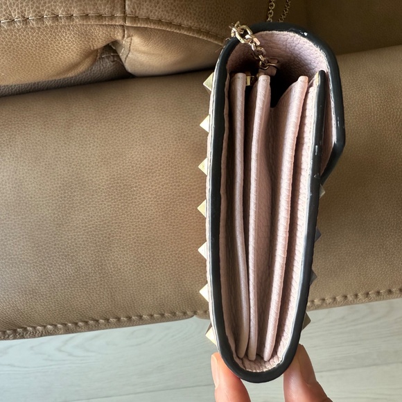 Valentino Garavani Wallet On Chain (Blush) - Picture 15 of 16